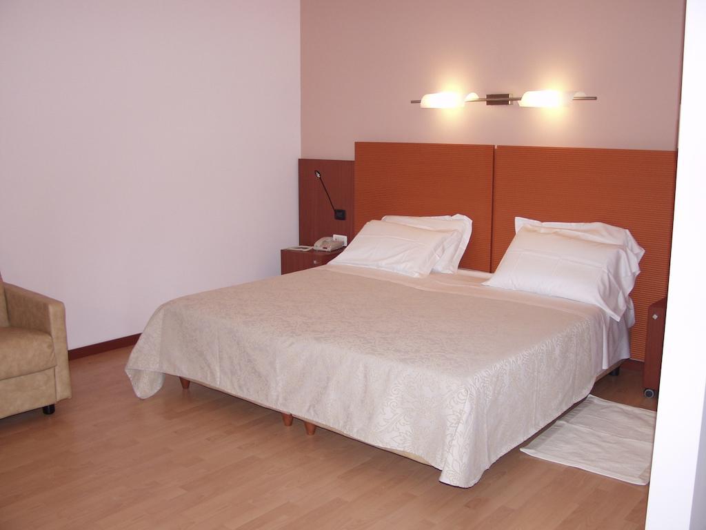 Hotel Mareschi Palace Novara Esterno foto