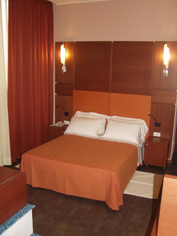 Hotel Mareschi Palace Novara Esterno foto