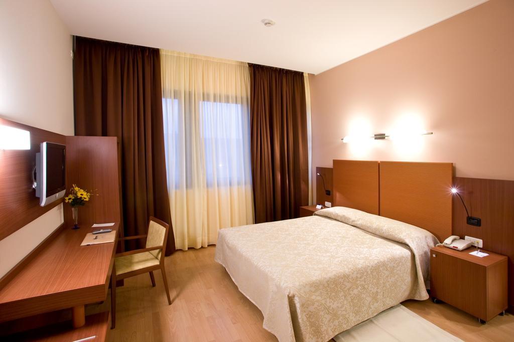 Hotel Mareschi Palace Novara Esterno foto